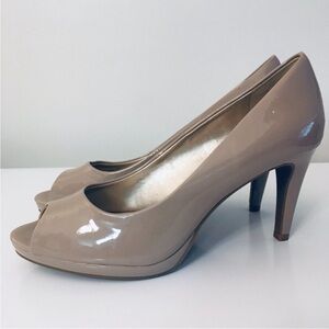 Bandolino Open Toe Nude Heels Size 10